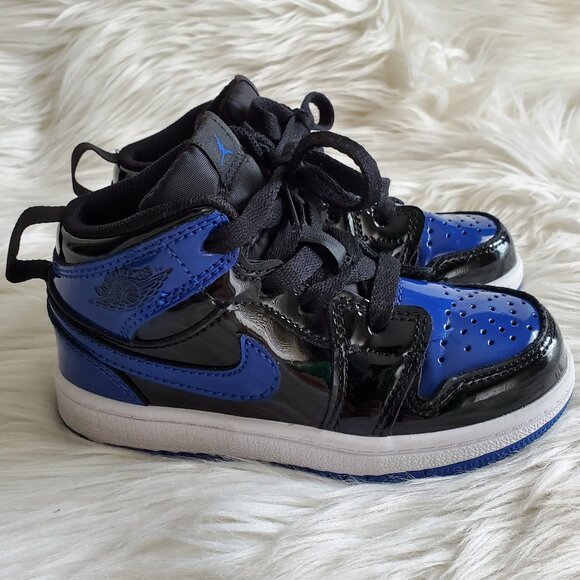 Nike Air Jordan Black/Blue Kid's 1 Retro High OG ‘Patent Bred’ SZ 10C - Picture 1 of 13